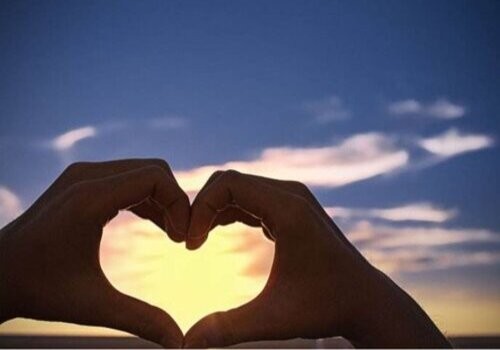 夫妻双方协商离婚时，共有房产可不可以约定给子女